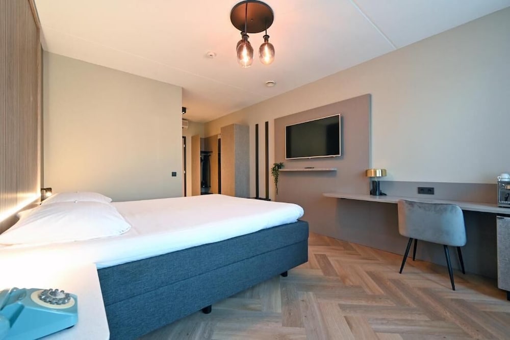 Superior Room, 1 King Bed - Photo 2