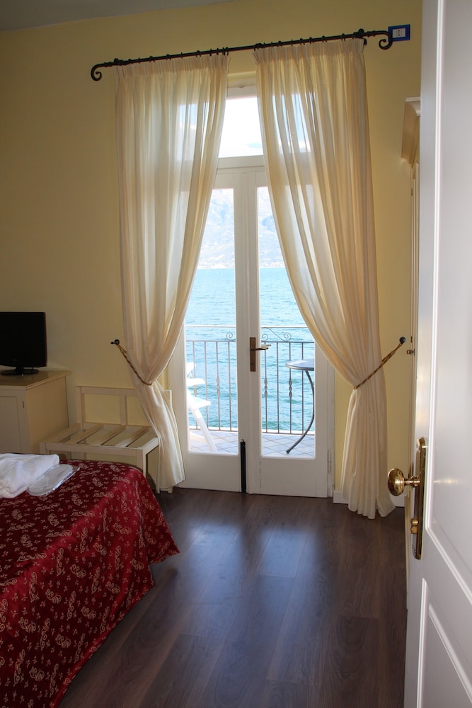 Double or Twin Room, Balcony, Lake View photo 3