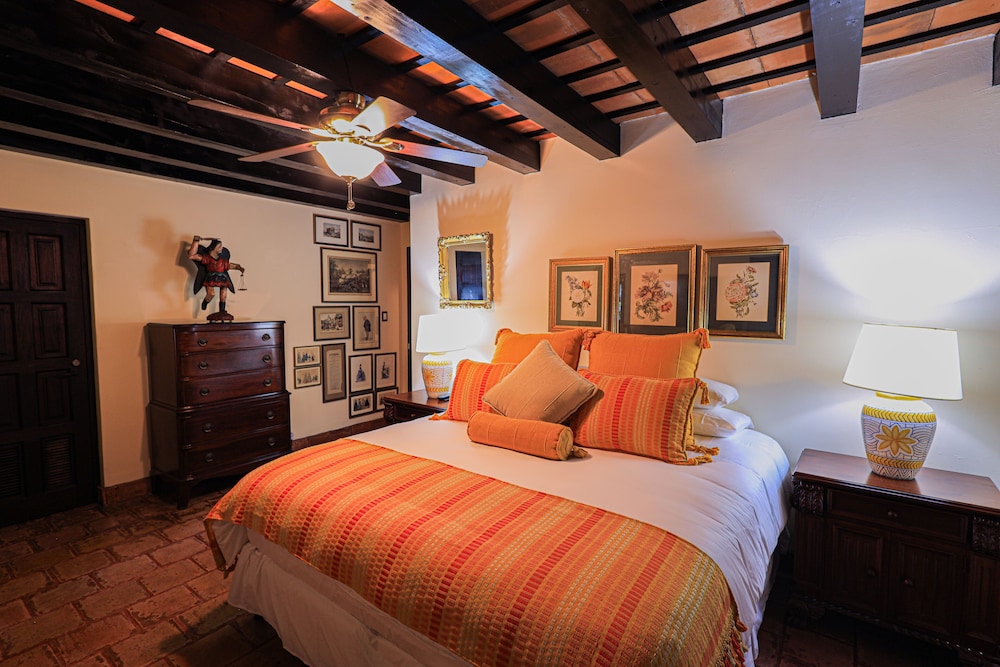 Deluxe Suite, 1 King Bed