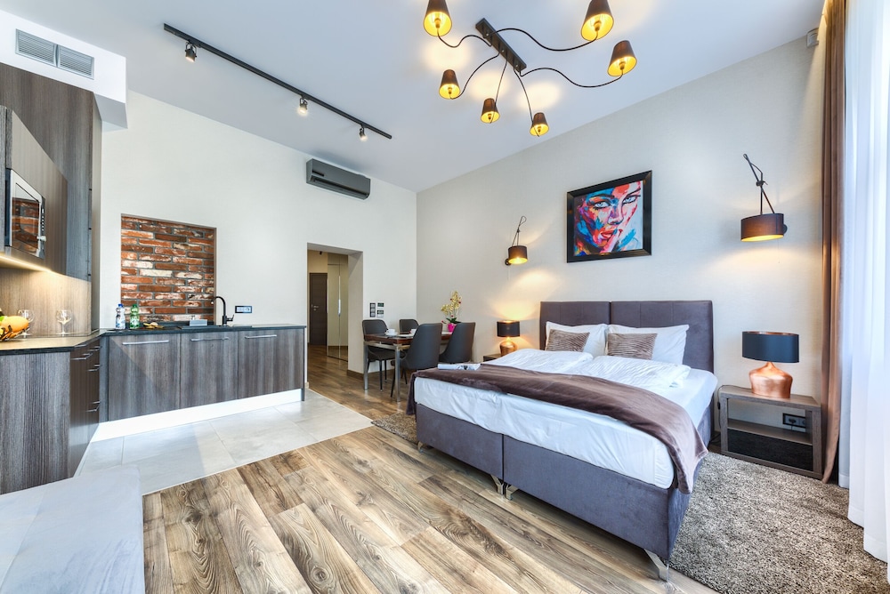 Deluxe Studio, 1 Queen Bed with Sofa bed, City View