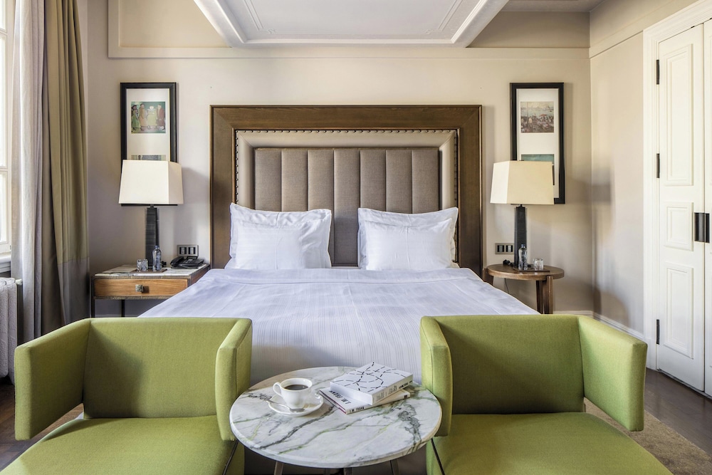 Deluxe Room, 1 King Bed, City View