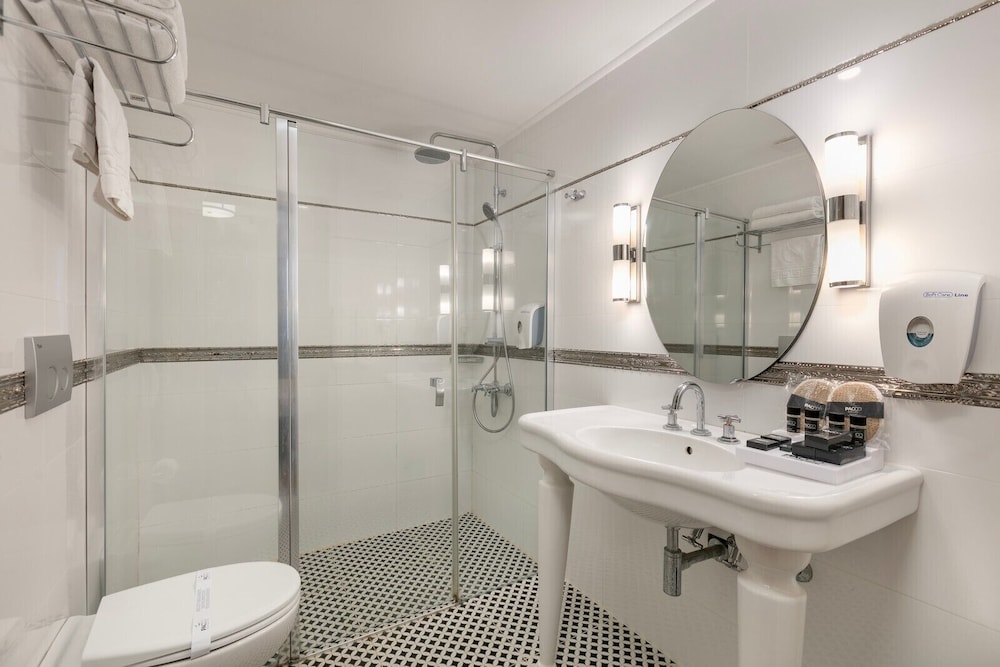 Deluxe Room with Side Sea View