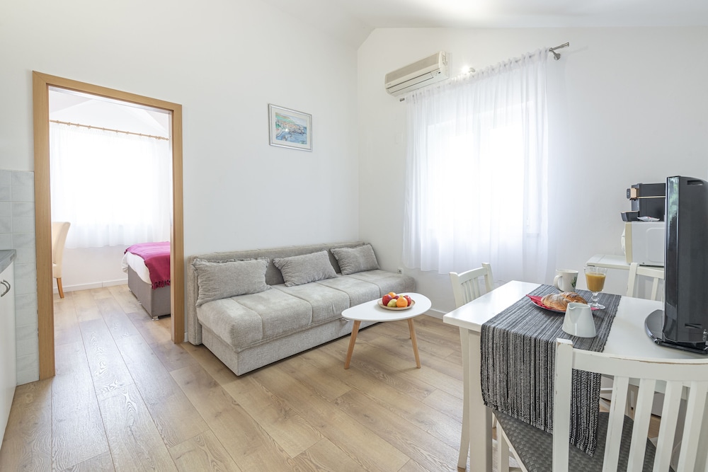 Apartment, 1 Bedroom, Balcony, Sea View photo 3