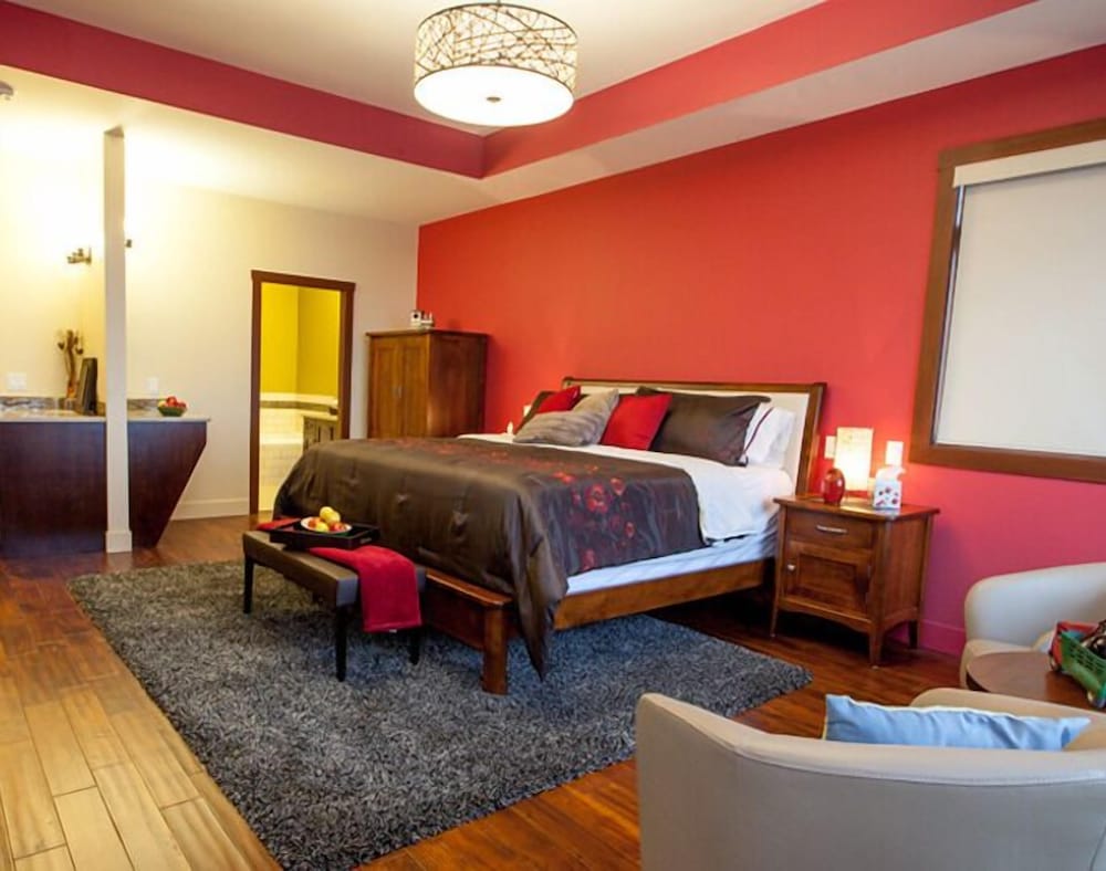 Luxury Studio, 1 King Bed, City View