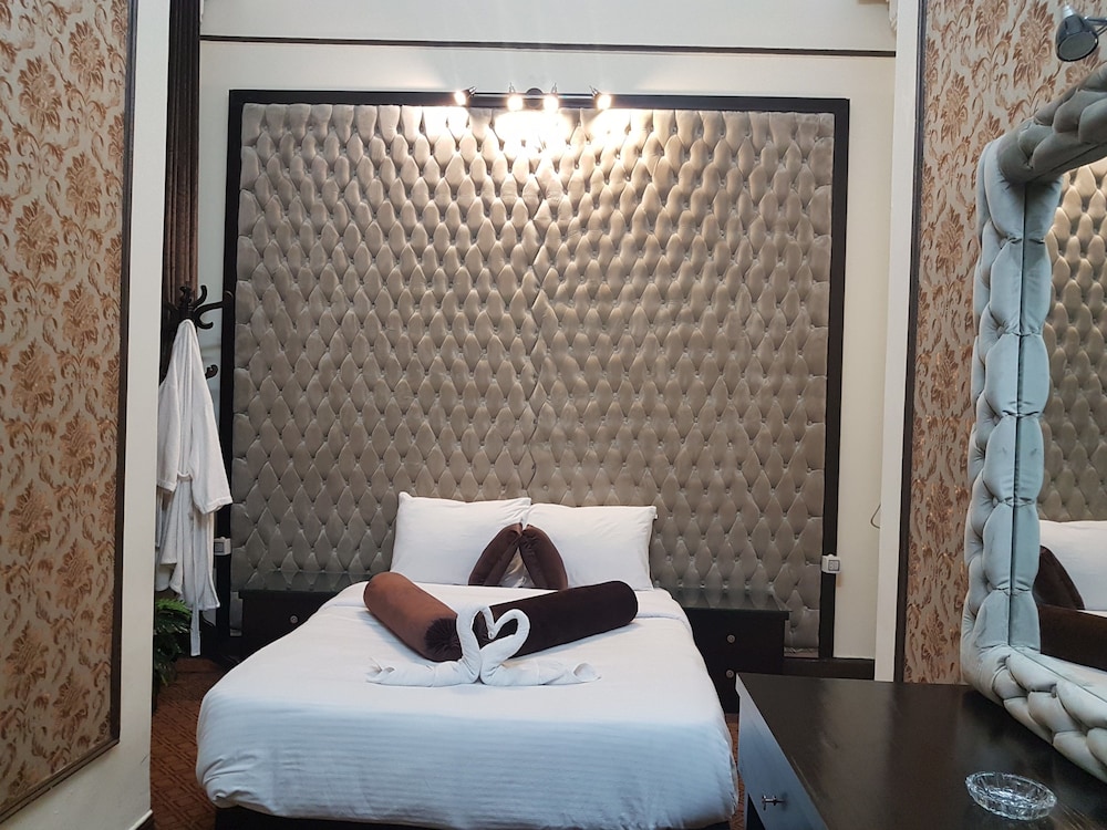 Deluxe Single Room, 1 King Bed, Non Smoking, City View photo 3