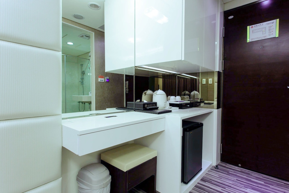 Basic Double or Twin Room, Corner (room is subject to availability) photo 2