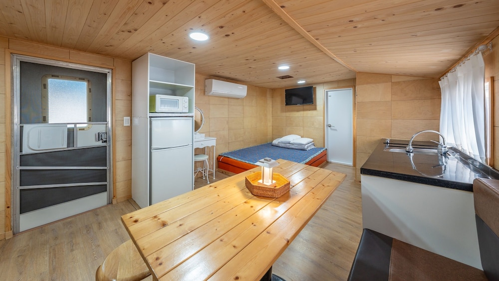 Basic Room, 1 Bedroom (Deluxe Caravan No. 13(Private BBQ))