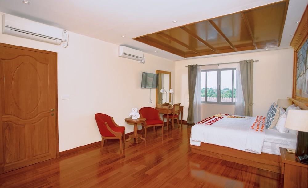 Royal Sunset Family Suite photo 3