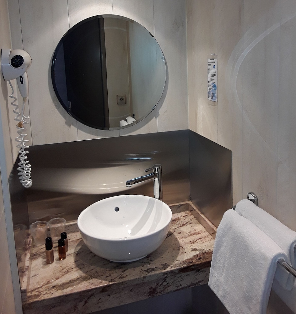 Basic Double Room, 1 Queen Bed, Balcony