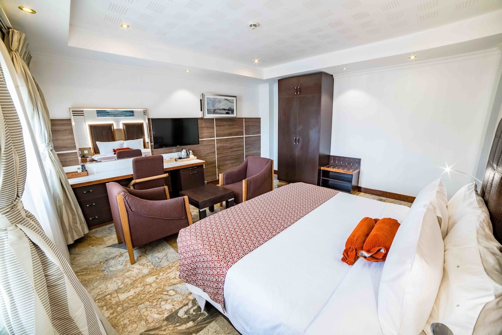 Deluxe Room, 1 King Bed photo 2