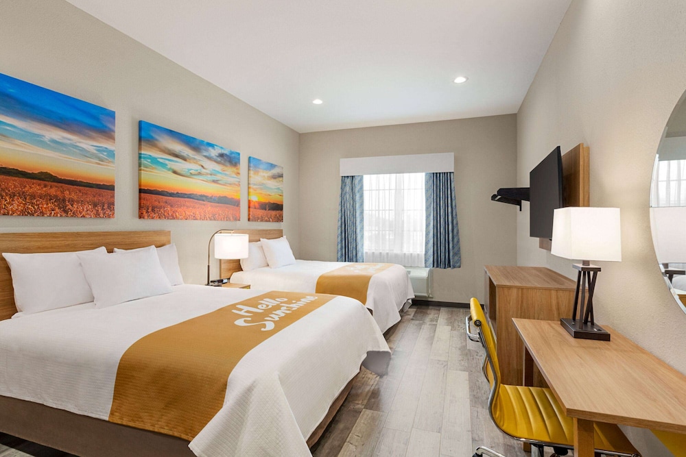 Comfort Suite, 2 Queen Beds, Non Smoking - Photo 5