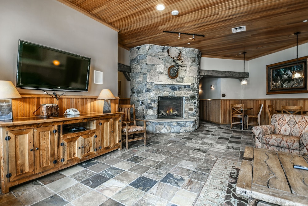 Premium Condo, 1 Bedroom, Balcony, Resort View (Jack Pine 8005) photo 3
