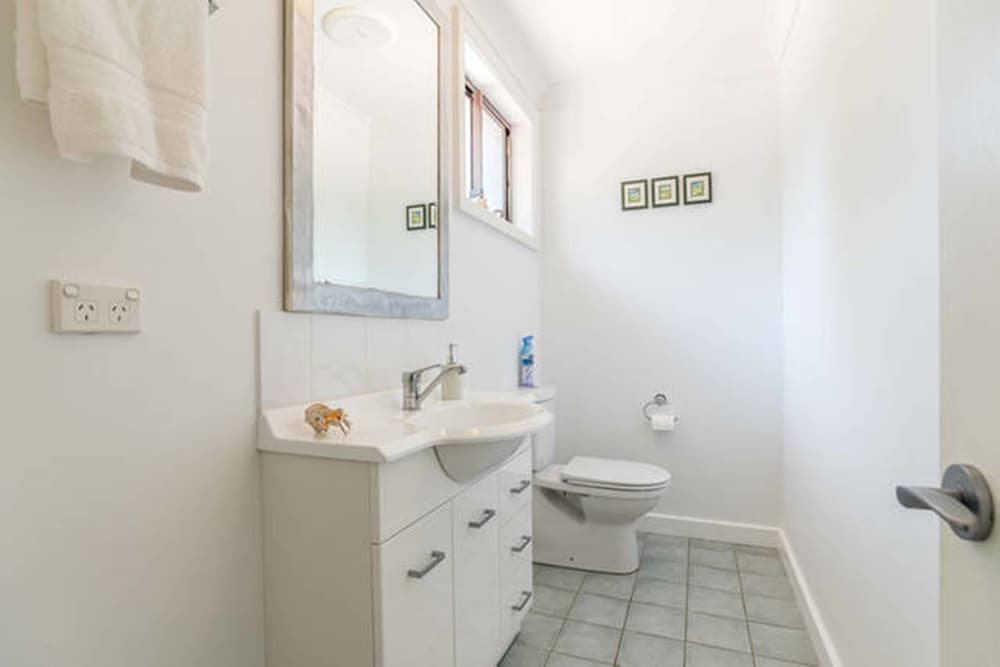 Self Contained 2 Bedroom, 2 Bathroom House photo 2
