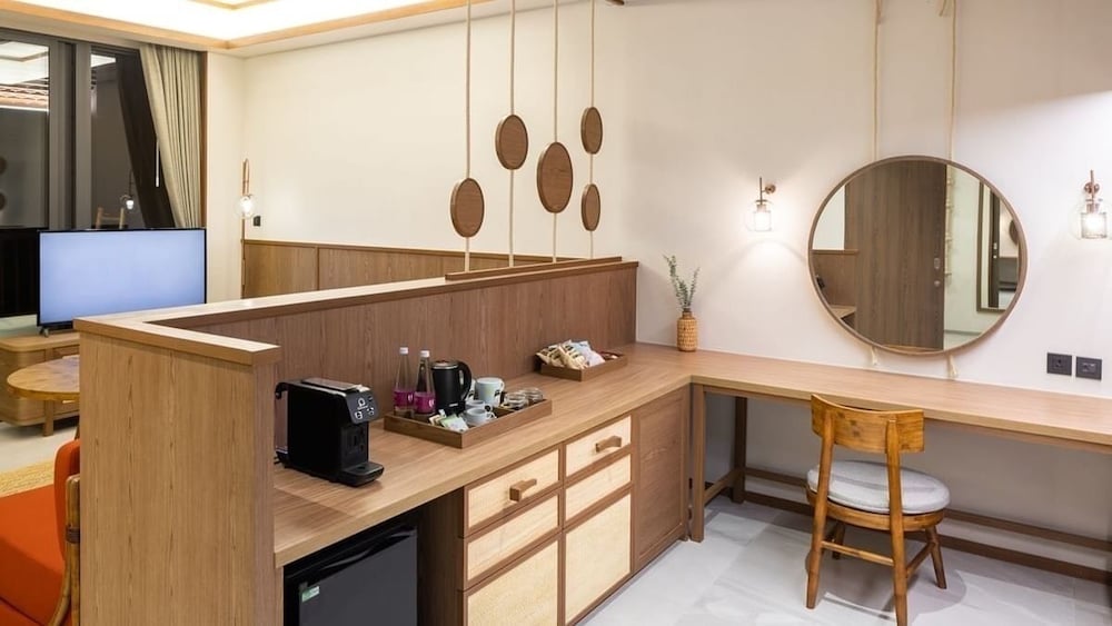 Ocean View Suite - Photo 5