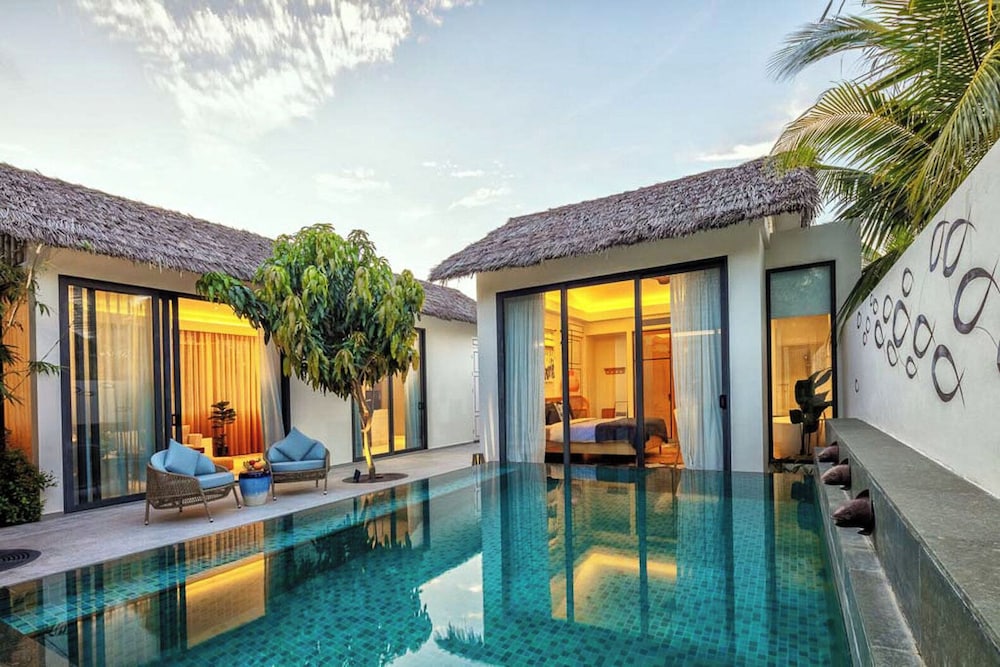 Villa - Photo 1