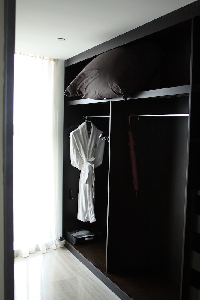 Executive Room, 1 King Bed - Photo 6