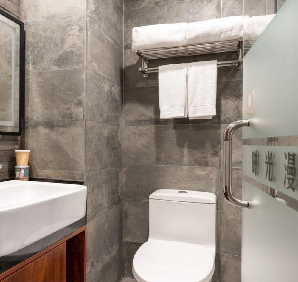 Standard Twin Room - Photo 7
