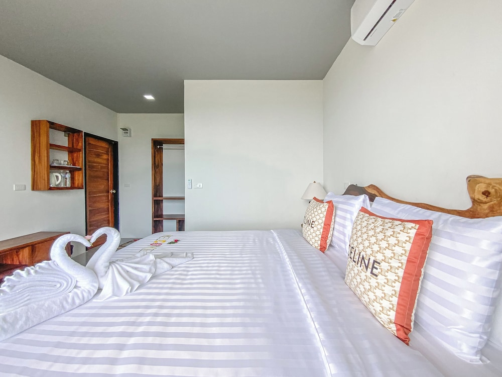 Grand Panoramic View Suite - Photo 17