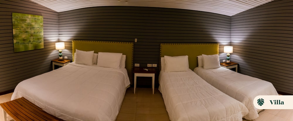 Villa photo 2