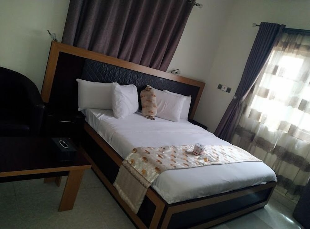 Economy Room, Balcony, City View photo 2