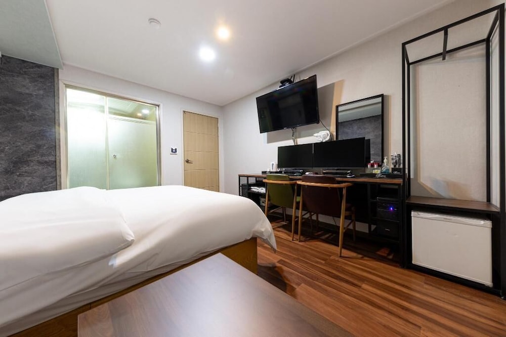 Deluxe Room (2PC room)
