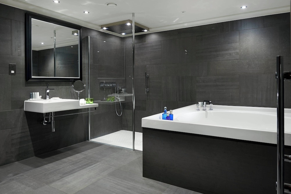 Suite, 1 King Bed, City View - Photo 11