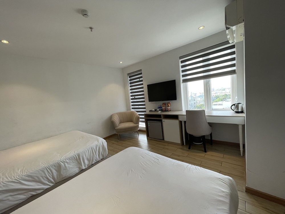 Deluxe Double Room, 1 Queen Bed, Non Smoking, City View