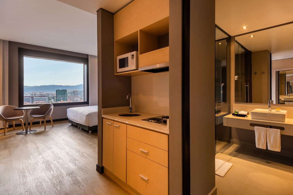 Room, 1 King Bed, Kitchenette - Photo 2