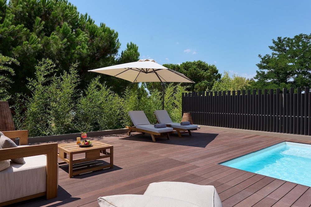 Executive Suite with private pool photo 2