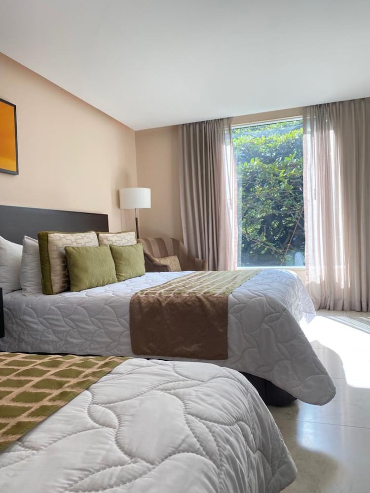 Standard Studio with Two Beds - Photo 3
