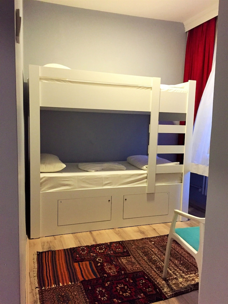 Deluxe Shared Dormitory, Mixed Dorm, Ensuite photo 2