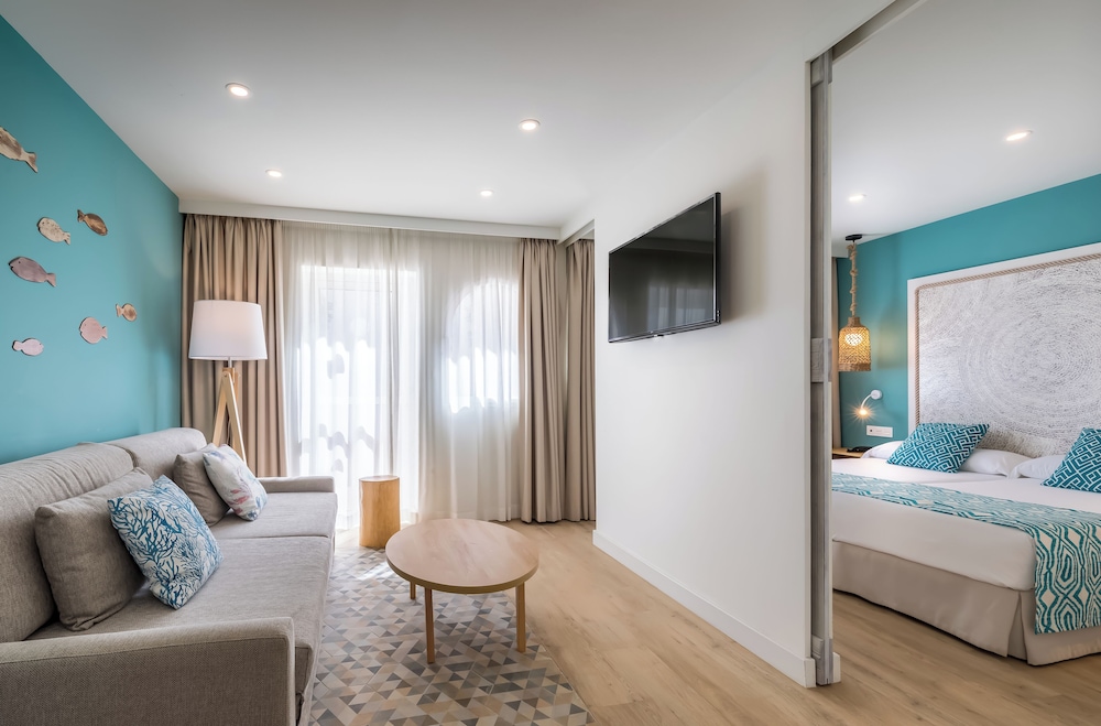 Family Room, Terrace (Deluxe)