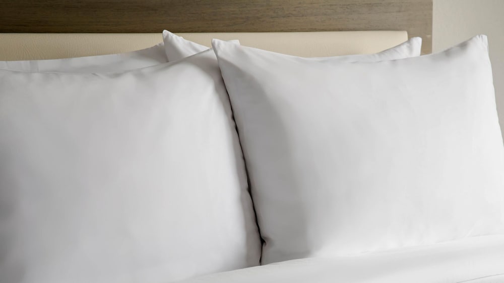 Signature Room, 2 Queen Beds, City View (Mobility/Hearing Access, Roll-in Shwr)