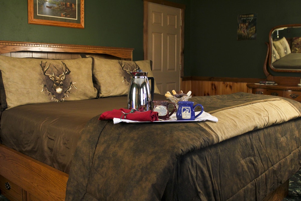 Deluxe Suite, Non Smoking, Private Bathroom (White Tail Deer Suite) photo 1