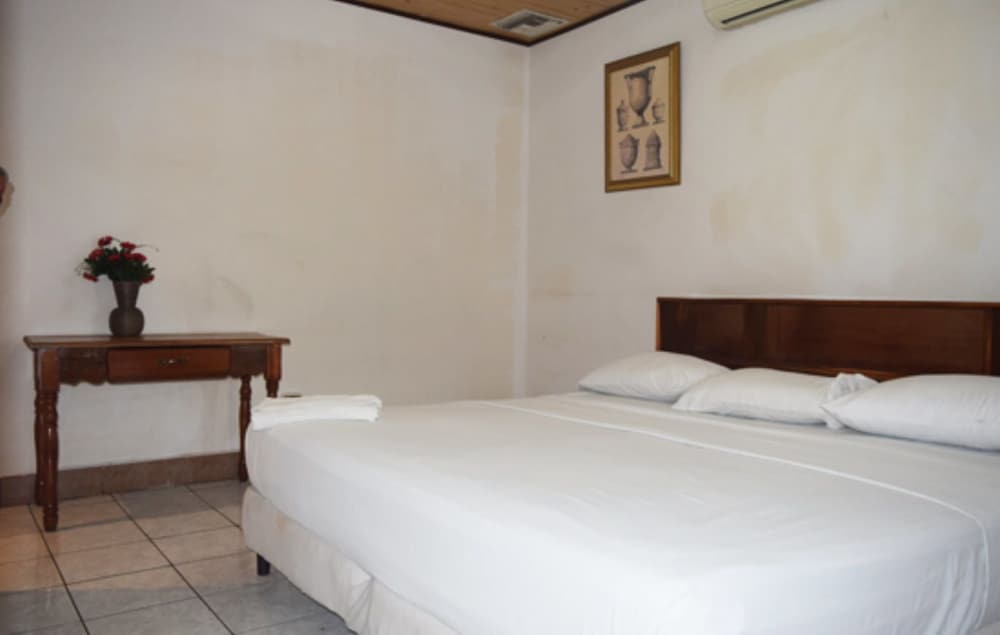 Honeymoon Room, 1 King Bed photo 1