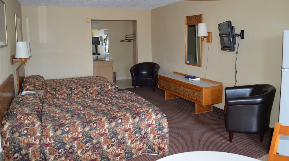 Room, 2 Double Beds, Kitchenette photo 2