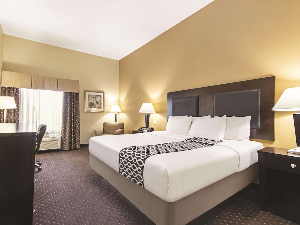 Room, 1 King Bed, Non Smoking - Photo 3