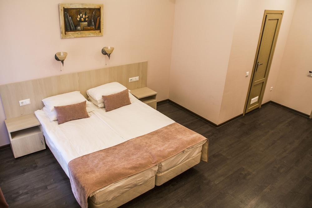 Standard Room (no window) photo 3