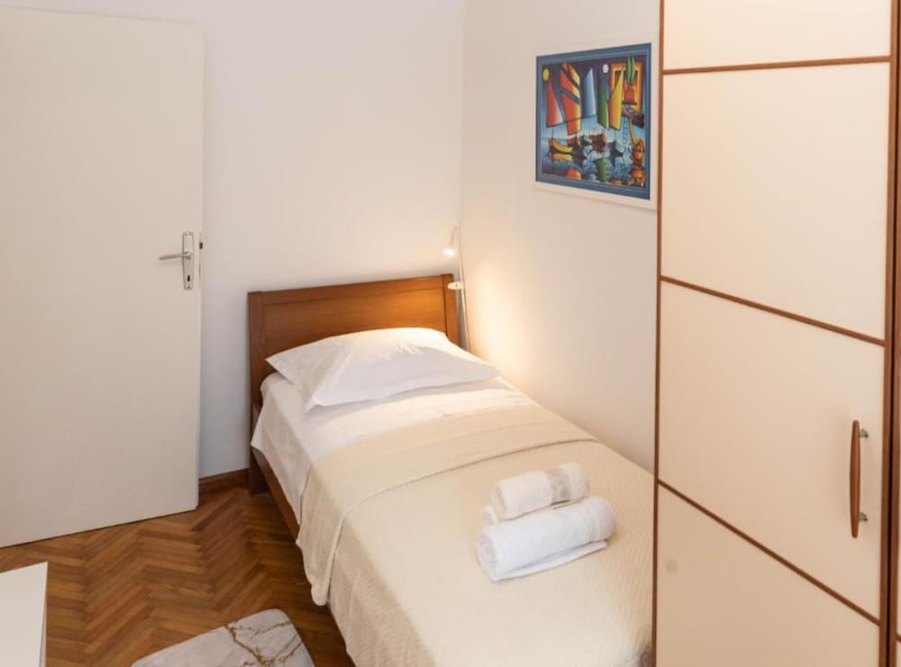 Apartment (Two Bedroom Apartment with Balcony)