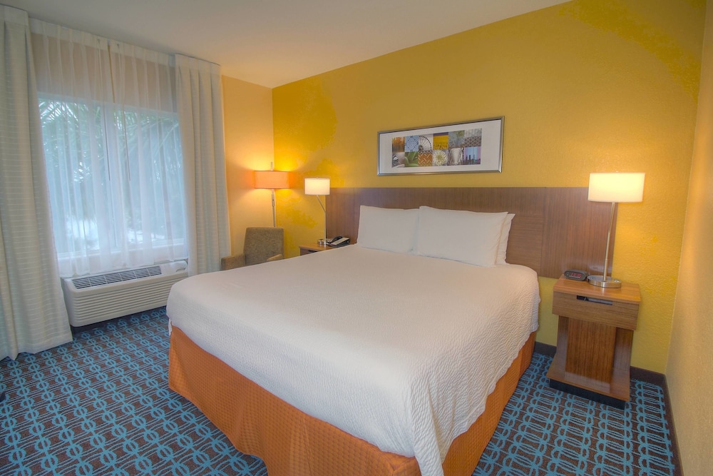 Room, 1 King Bed (Mobility/Hearing Access, Roll-In Shwr)