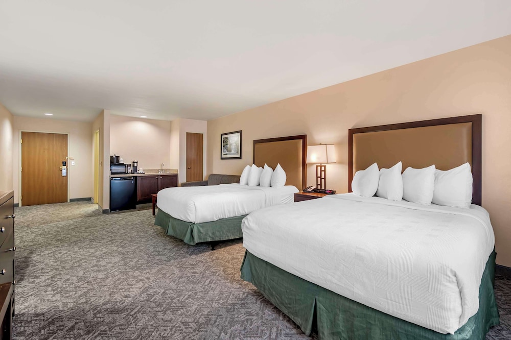 Suite, Multiple Beds, Non Smoking, Refrigerator & Microwave (with Sofabed) photo 2