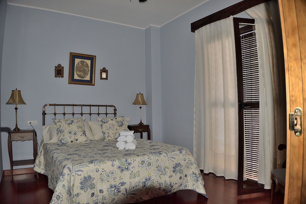 House, 4 Bedrooms, Terrace photo 3