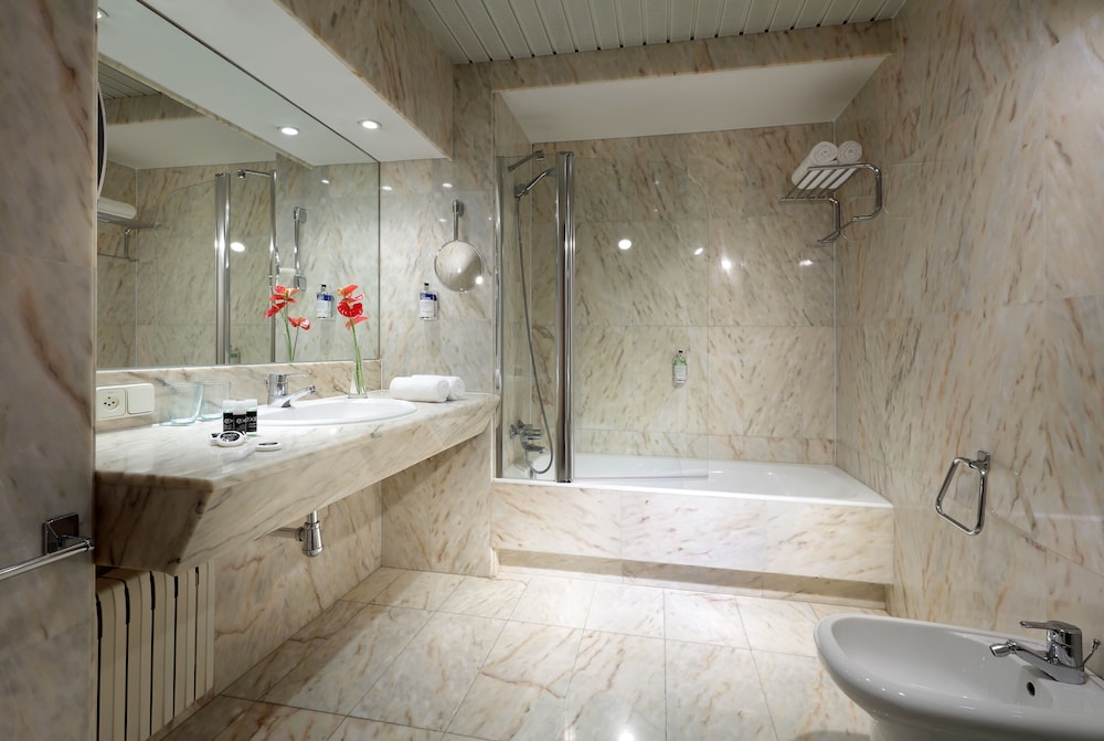 Double Room (With Parking) - Photo 5