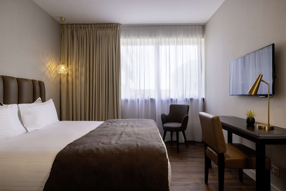 Superior Room, 1 Queen Bed (Twin bed on request) photo 3