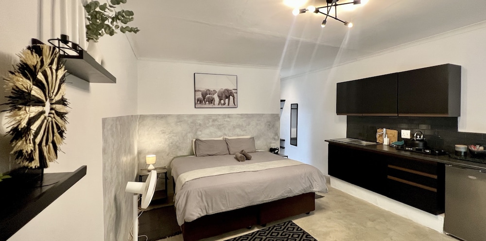 Superior Studio, 1 King Bed