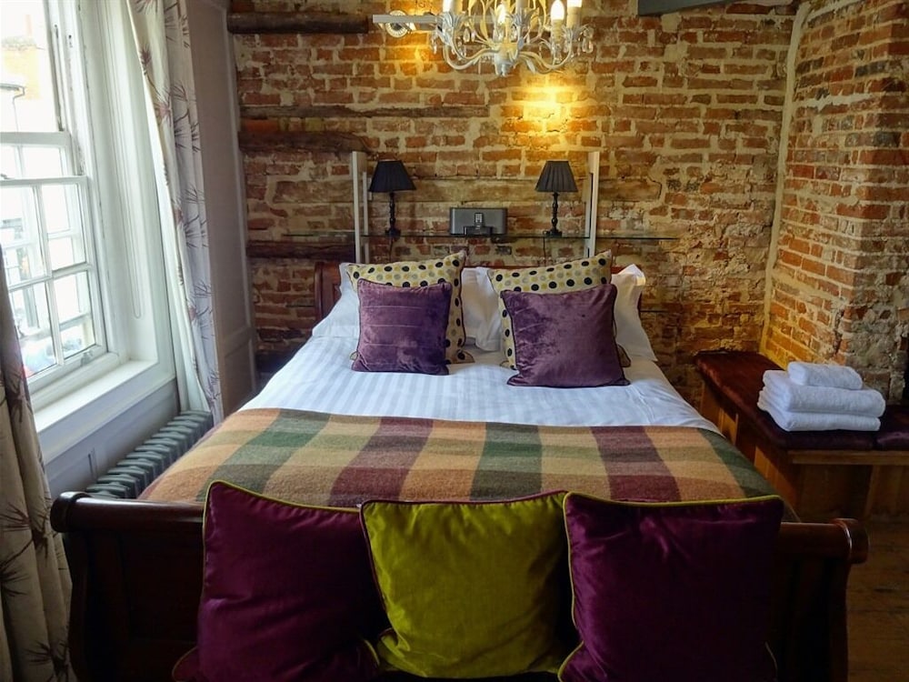 Superior Double Room, Ensuite (KING) - Photo 8