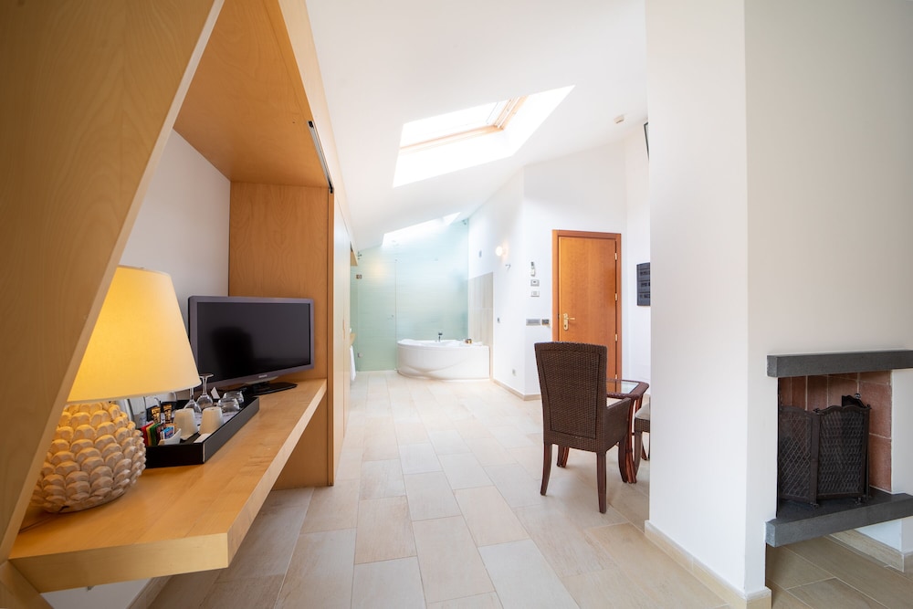 Executive Suite Quadruple - Photo 12