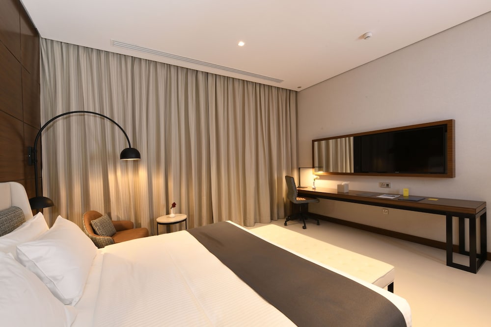 Deluxe Room, 1 King Bed - Photo 5