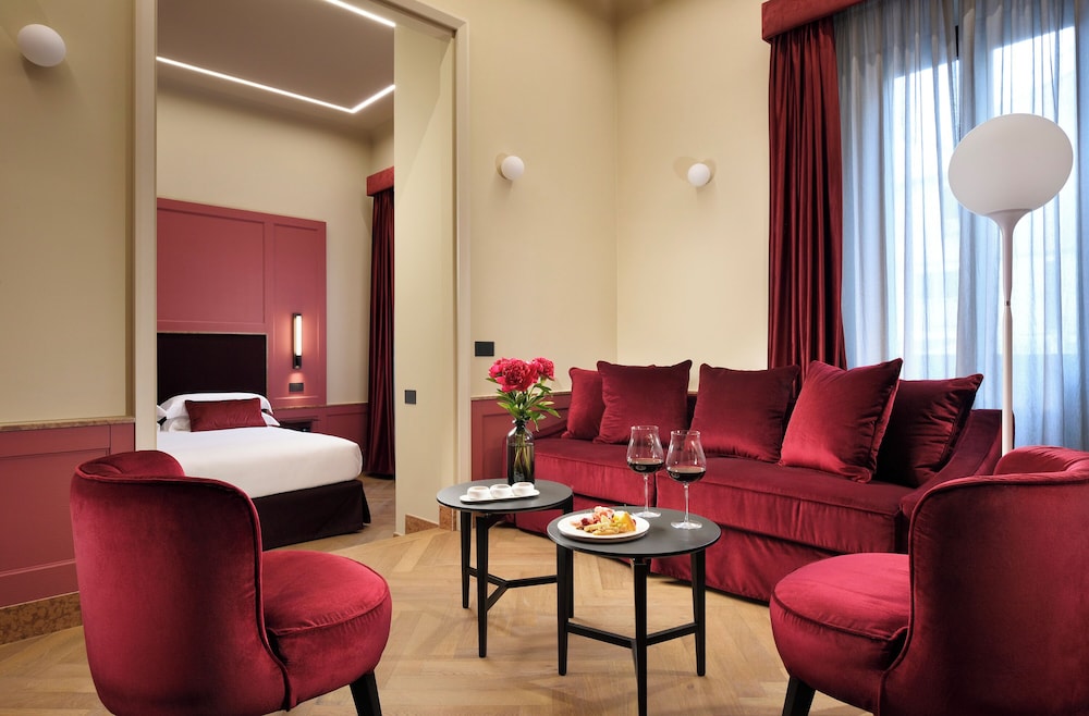 Deluxe Suite photo 1
