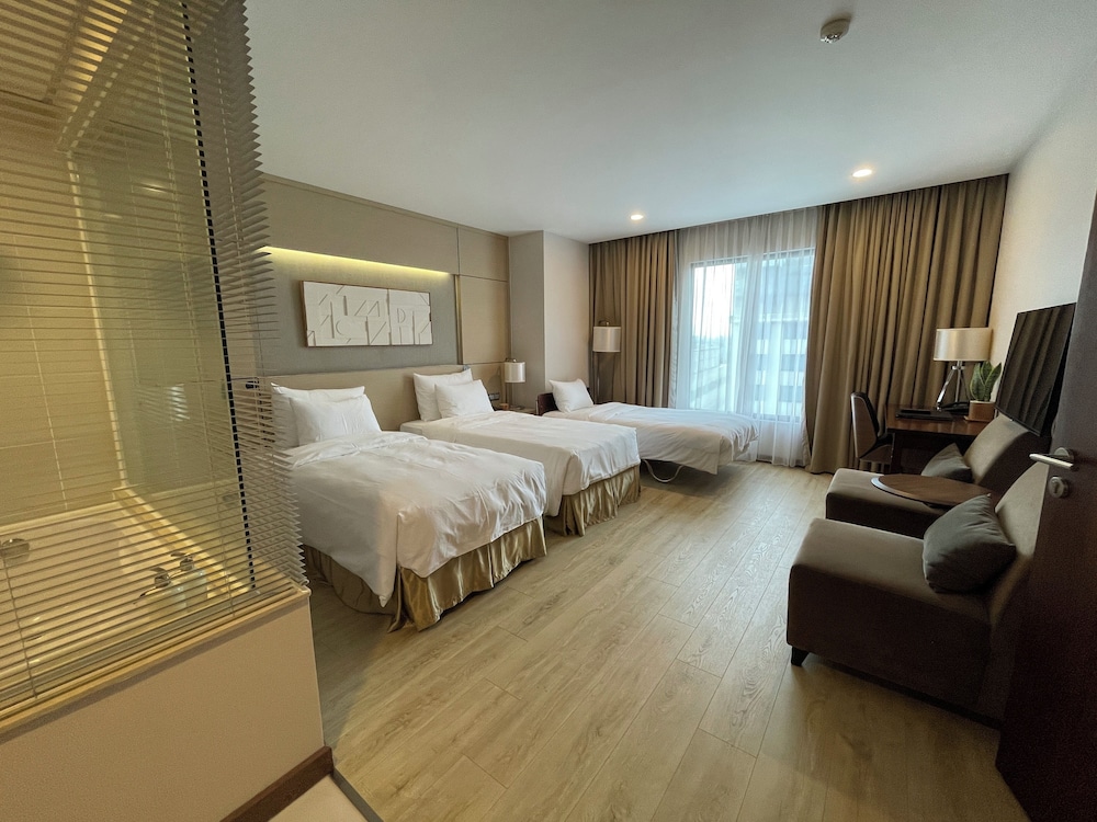 Premium Triple Room, City View photo 3